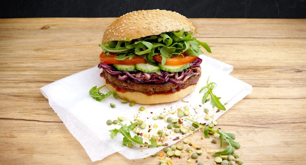 Erstmals gibt es einen veganen Burger (Name, eh klar: Rosenburger 2.0).