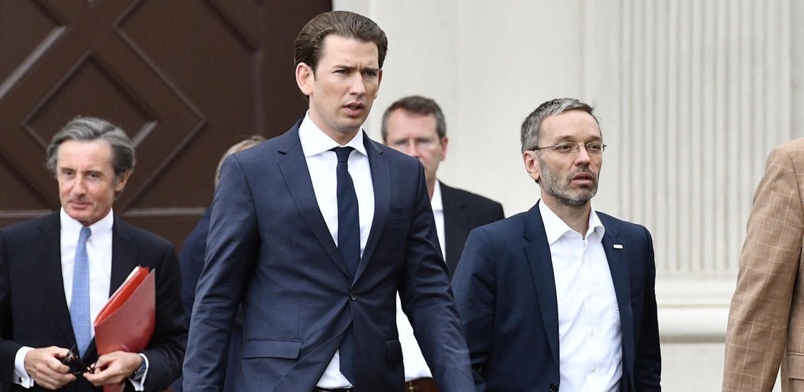 Der damalige Bundeskanzler Sebastian Kurz (ÖVP) mit dem damaligen Innenminister Herbert Kickl (FPÖ) im Juni 2018. Mittlerweile will Kurz mit Kickl nichts mehr zu tun haben.