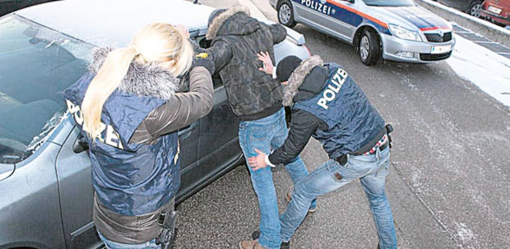 Die Polizei nahm drei Verdächtige fest