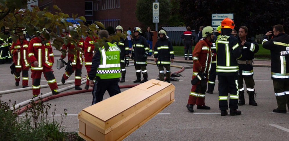Bei Brand in Leichenhalle fing ein Sarg Feuer. (Heute.at-Fotomontage)