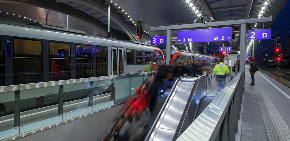 Spezialeinsatzkräfte der Polizei durchsuchten am Samstagabend den Grazer Hauptbahnhof.