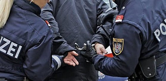 Ermittler des Landeskriminalamts Wien konnten fünf Räuber im Alter von 18 bis 21 Jahren erfolgreich festnehmen (Symbolfoto)