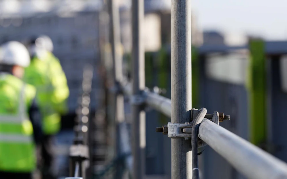 Zu Christi Himmelfahrt versuchte eine Gruppe mutmaßlicher Diebe, ein Fassadengerüst in Simmering zu stehlen. (Symbolbild).