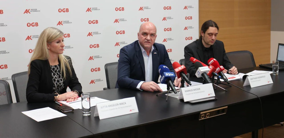 AK Niederösterreich-Präsident und ÖGB NÖ-Vorsitzender Markus Wieser (Mi.), AK-Insolvenzexpertin Jutta Angeler-Maca, AK-Wirtschaftsexperte Matthias Koderhold (r.)