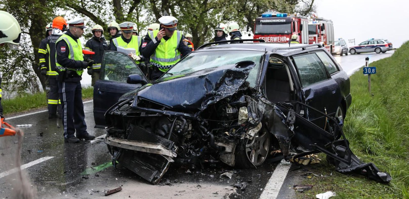 Bei dem schweren Verkehrsunfall im Ort Gstocket wurden vier Menschen verletzt.