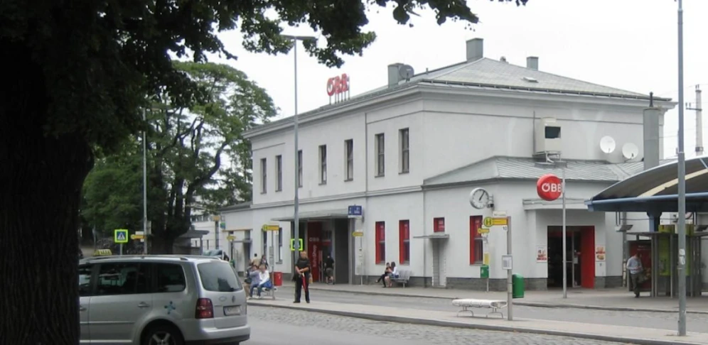 Die Teenie-Bande trieb am Bahnhof in Mödling ihr Unwesen.