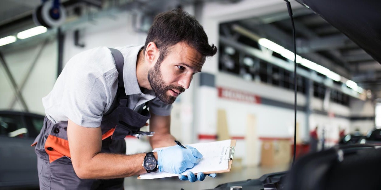 Für den Mechaniker muss man in OÖ jetzt noch einmal tiefer ins Börserl greifen. (Symbolbild).