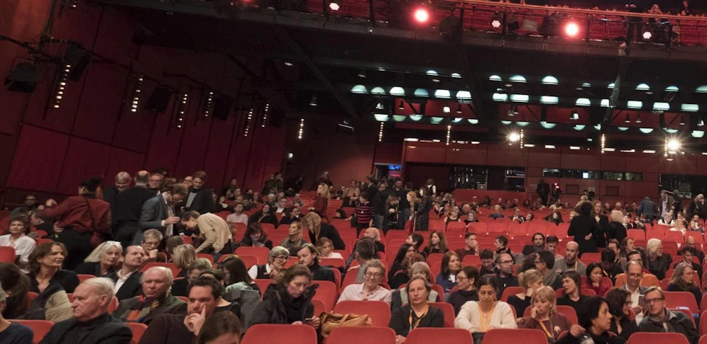 Die Frau wurde "gewaltsam aus dem Saal gezerrt", hieß es. (Archivfoto)