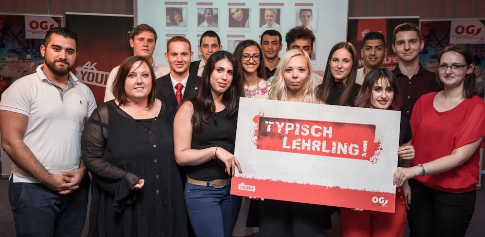 ÖGJ Wien-Vorsitzender Ali Dogan (Jury-Mitglied), AK Wien-Koordinatorin AK Young Lisa Sinowatz, Derya Gündemir (18, Betrieb: Babor Beauty Spa Wien, 1010 Wien), Melanie-Sophie Machac (20, Betrieb: Hauptverband der österreichischen Sozialversicherungsträger, 1030 Wien), Mariam Alarkhanova (22, Betrieb: Styling #9, 1090 Wien), Jennifer Frühstück (Jury-Mitglied, gewann 2016 als IT-Lehrling den amaZone Award) Reihe 2: Felix Auterieth (19, Betrieb: DDSG Blue Danube Schiffahrt GmbH, 1020 Wien), Esra Talas (20, Betrieb: Lohmann & Rauscher GmbH, 1141 Wien), Yasmin Schlapschy, (20, Betrieb: TU Wien, Institut für Sensor- und Aktuatorsysteme, 1040 Wien), Damir Markovic (21, Betrieb: Flimmit GmbH, 1150 Wien), Reihe 3: Marcel Nemec (20, Betrieb: Boehringer Ingelheim RCV GmbH & Co KG, 1120 Wien), Manuel Herovits (19, Betrieb: bfi Wien, 1190 Wien), Mohammad Naderi (21, Betrieb: ÖBB Lehrwerkstätte Floridsdorf, 1210 Wien), Berufsschulen-Landesschulsprecher Farzin Weysi (Jury-Mitglied), ÖGJ Wien-Jugendsekretär Sumit Kumar.