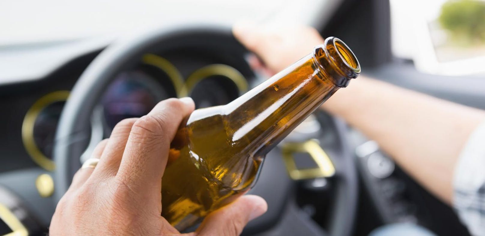 Ein 19-Jähriger verursachte in alkoholisiertem Zustand einen Verkehrsunfall. 