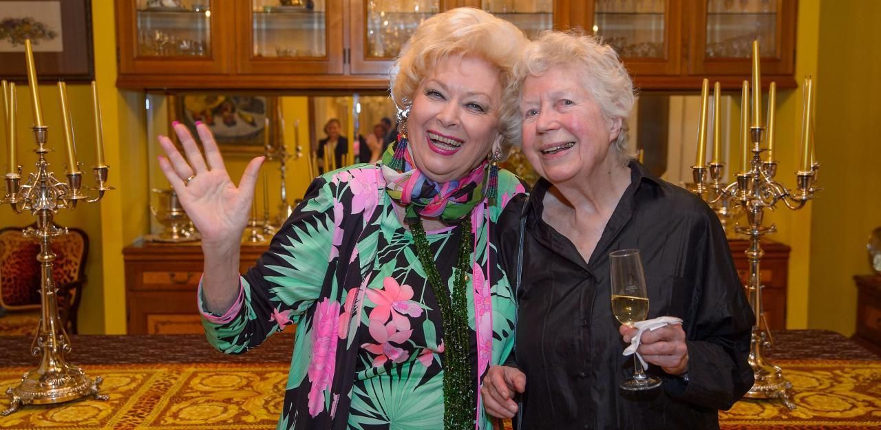 Saratas exklusiver PrivatEmpfang für Lotte Ingrisch Szene Heute.at