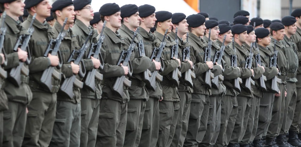 Die Soldaten dürfen nun gratis mit den Öffis fahren.