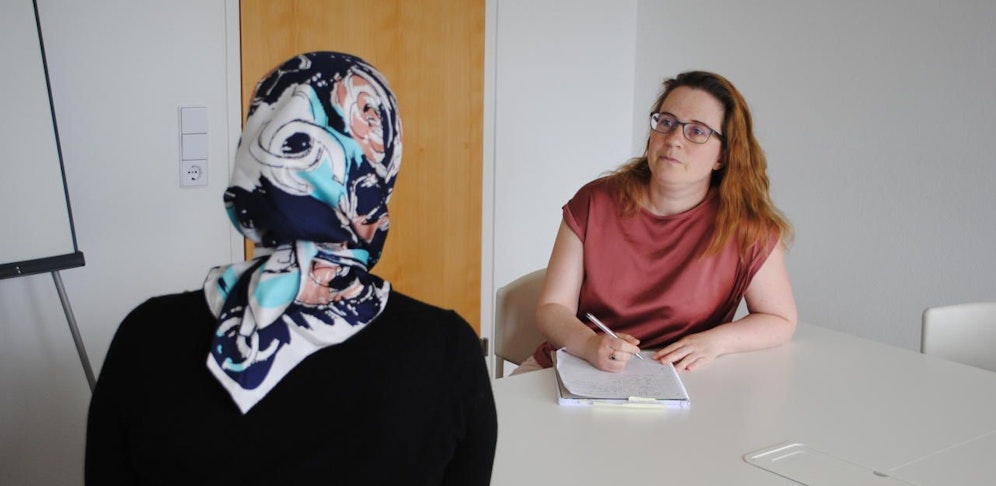 Amina B.s Sohn leidet an schwerer Hämophilie (hier im Gespräch mit "Heute"-Redakteurin Christine Ziechert). 