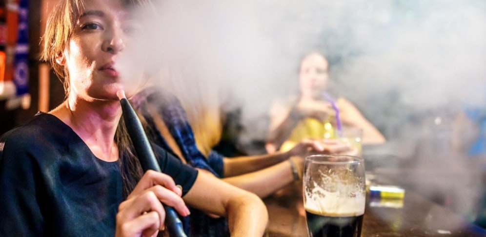 Wasserpfeife zu rauchen kann schwere gesundheitliche Folgen haben.
