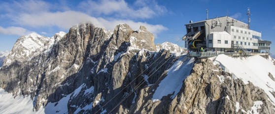 Am Dachstein stürzten die Mutter und ihre Tochter (13) in eine Spalte.