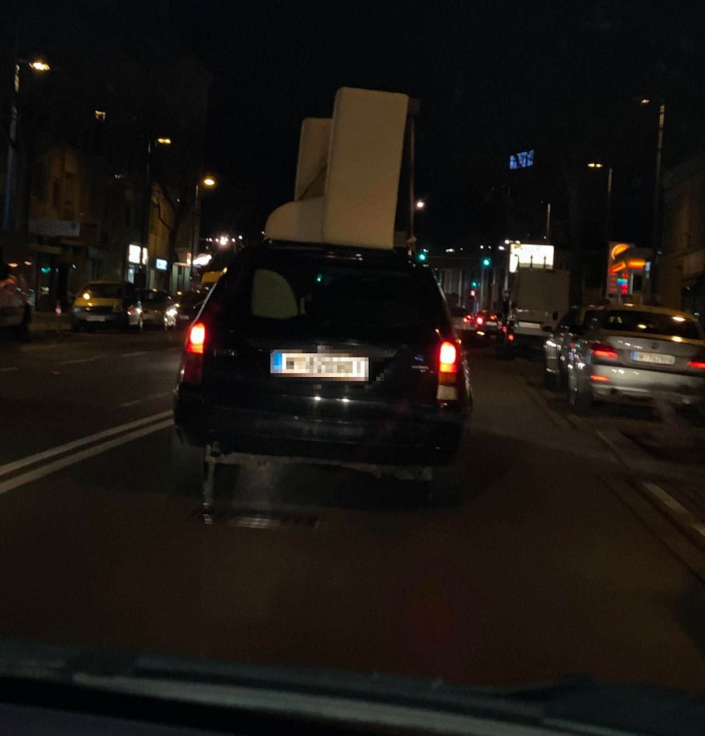 Sonntagabend auf der Floridsdorfer Hauptstraße: Was fährt denn hier herum?