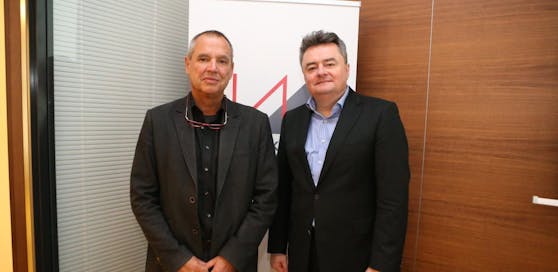 Ärztekammer-Vizepräsident Wolfgang Weismüller mit IFES-Chef Hermann Wasserbacher. "Wir brauchen mindestens 120 Ärzte, um das Problem der Gratis-Überstunden zu beseitigten", sagt Weismüller.