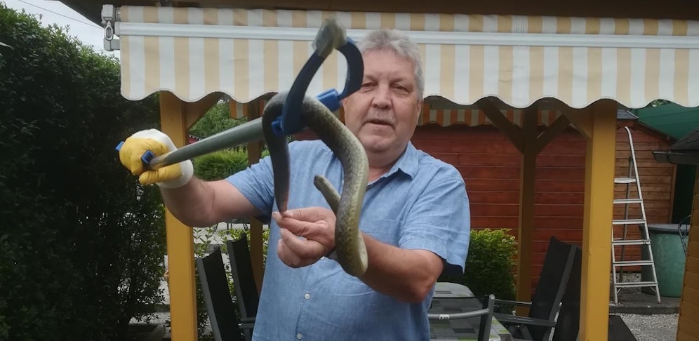 Reinhard Tressl ließ sich von der Schlange nicht einschüchtern.