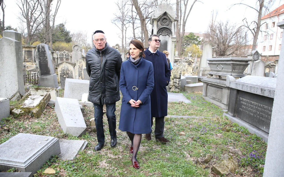 Günther Havranek (Vereinsobmann), Staatssekretärin Karoline Edtstadler (ÖVP), Oskar Deutsch (IKG-Vorsitzender)
