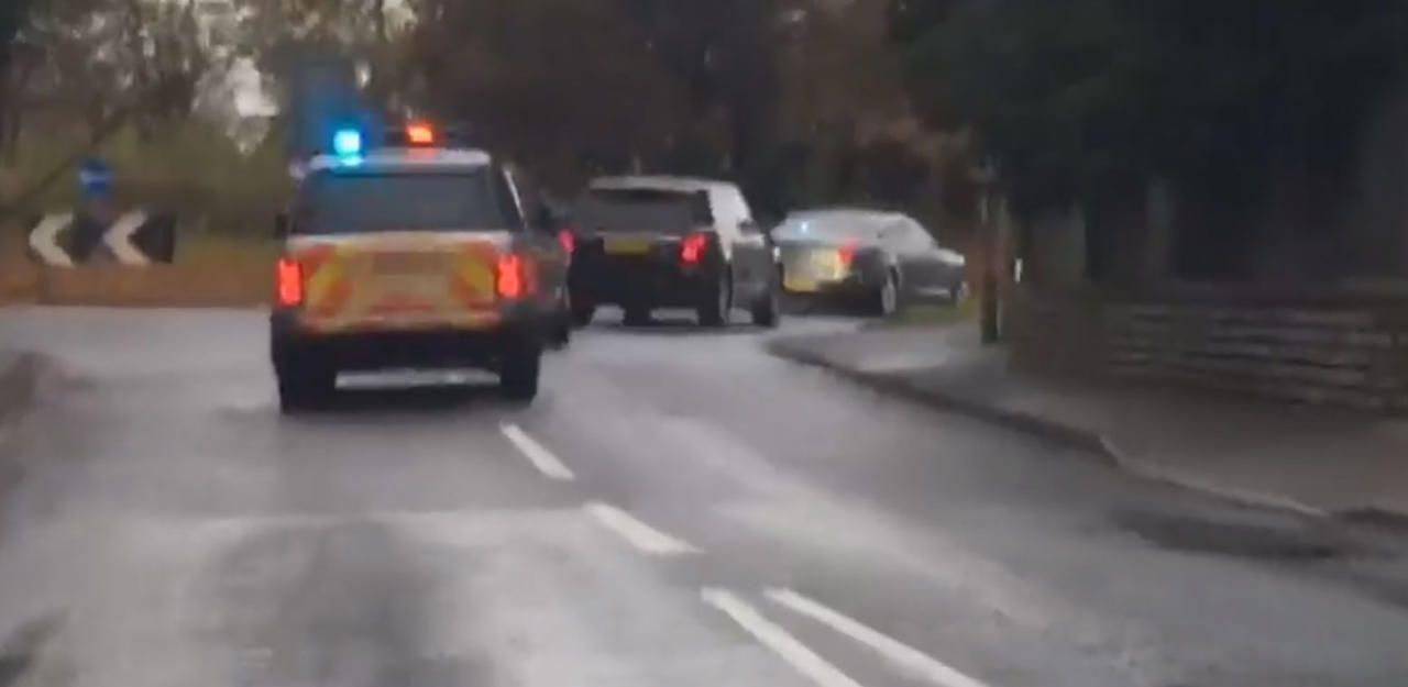 Heute.at - Theresa Mays Konvoi fuhr verkehrt in Kreisverkehr