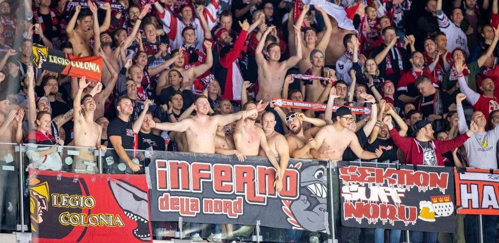 Nach 15 Niederlagen in Folge gehen die Fans der Kölner Haie auf ihre eigenen Spieler los.