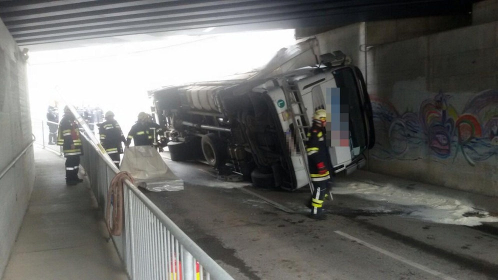 Der Grund für die Sperre: dieser Lkw.