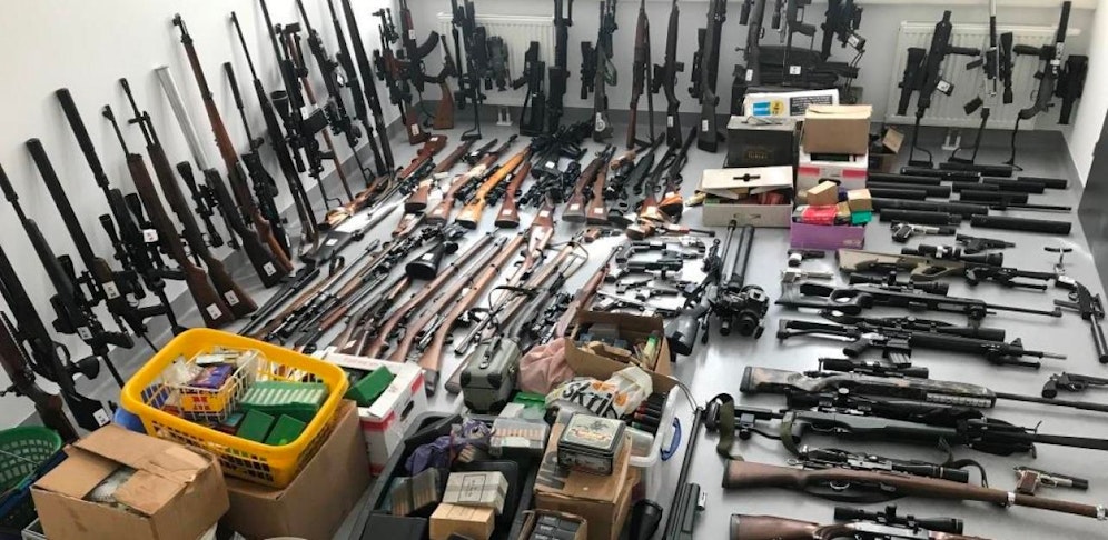 Ein Teil der beschlagnahmten Waffen.