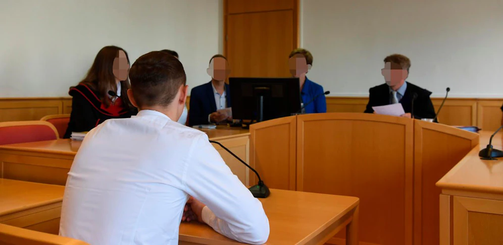 Der Jugendliche muss 15 Monate ins Gefängnis.