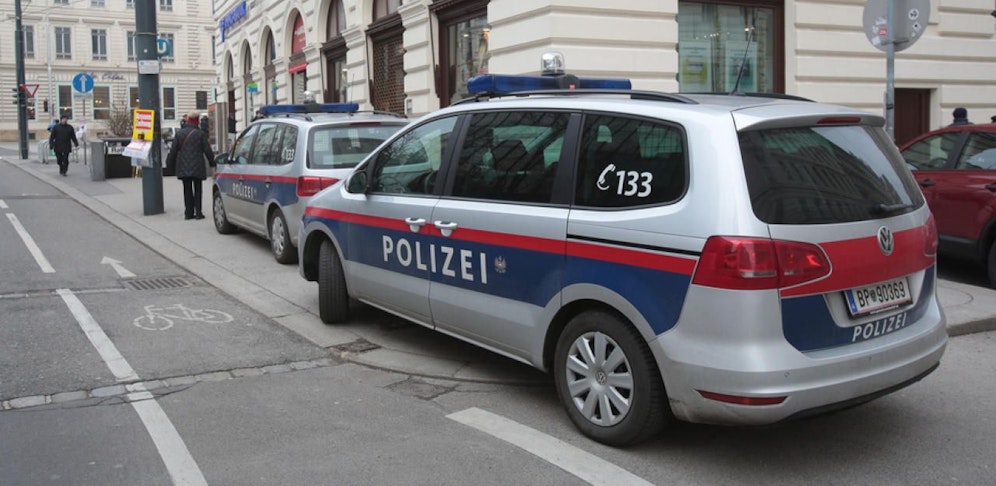 Die Polizei verhaftete den Täter noch in der Wohnung. (Symbolbild)