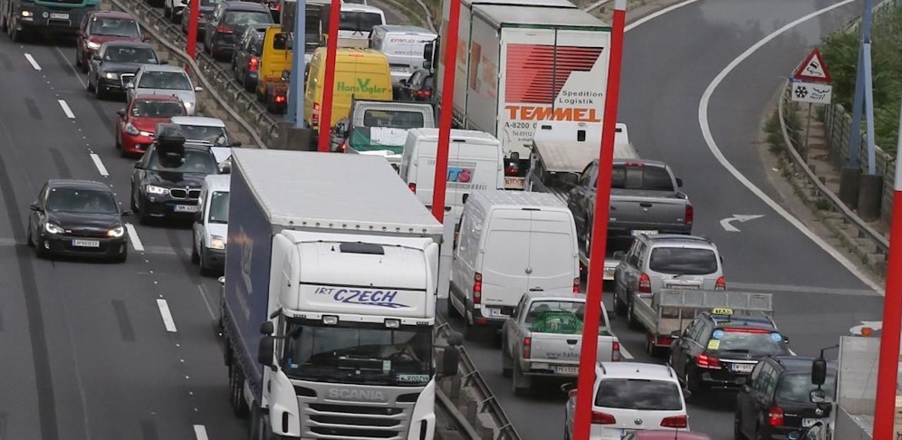 Am Montagmorgen hieß es für viele Autofahrer in Wien "Bitte warten!"