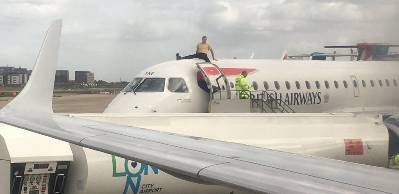 Heute.at - Klima-Rebell reitet auf Jet, verhindert Abflug