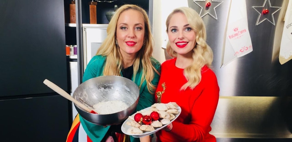 Lilian Kleobow und Silvia Schneider zaubern leckere Schoko-Kokos-Busserl