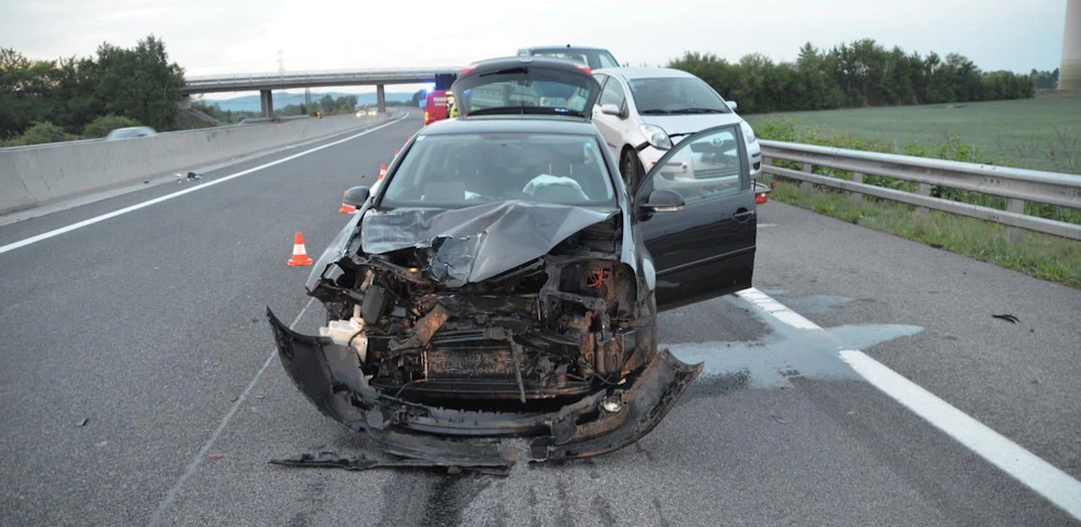 Das Auto wurde schwer beschädigt.