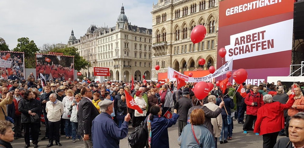 Maiaufmarsch am Wiener Rathausplatz 2017