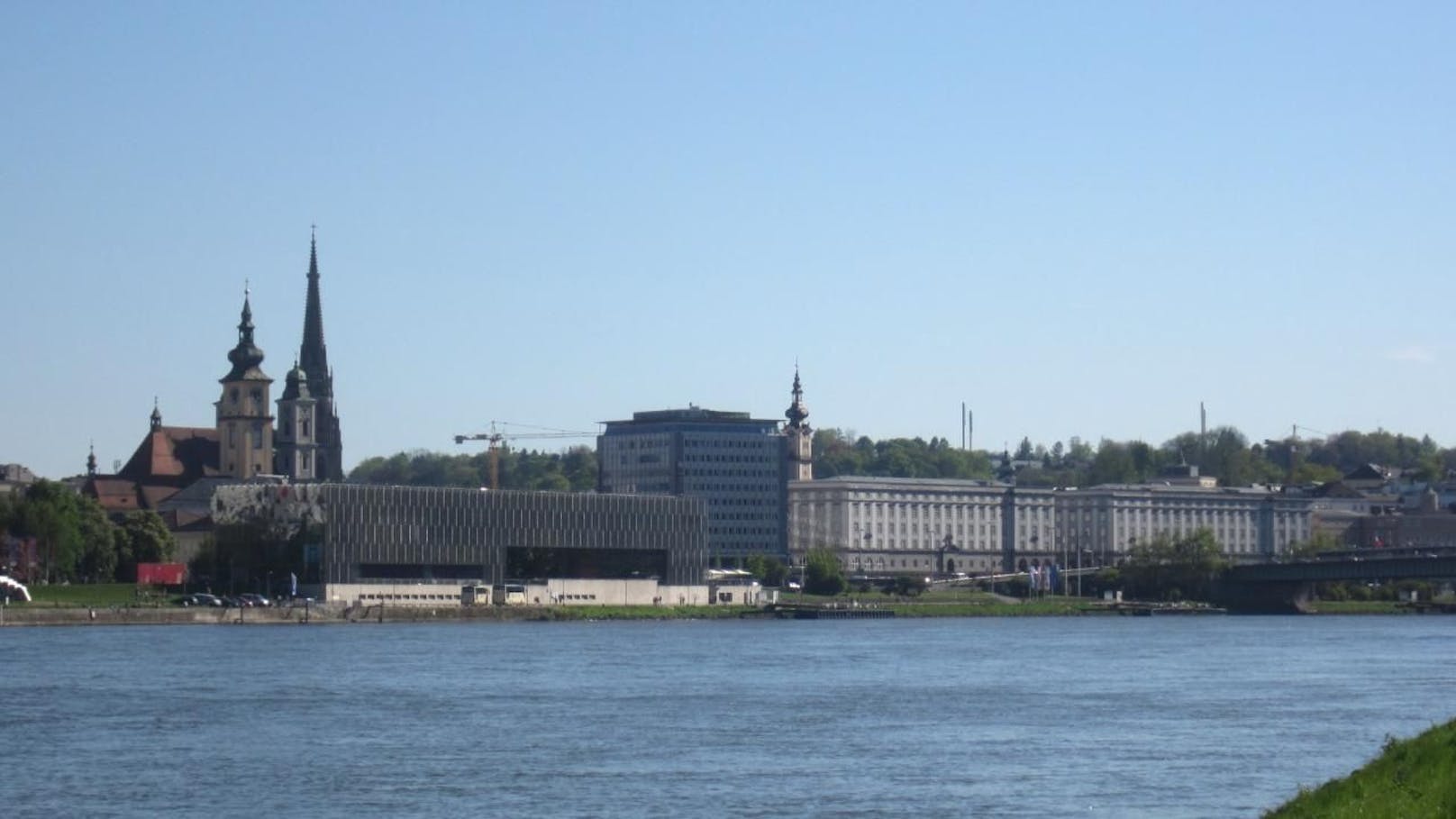 Nach dem Urfahrmarkt-Besuch sprang der 18-Jährige in die Donau.
