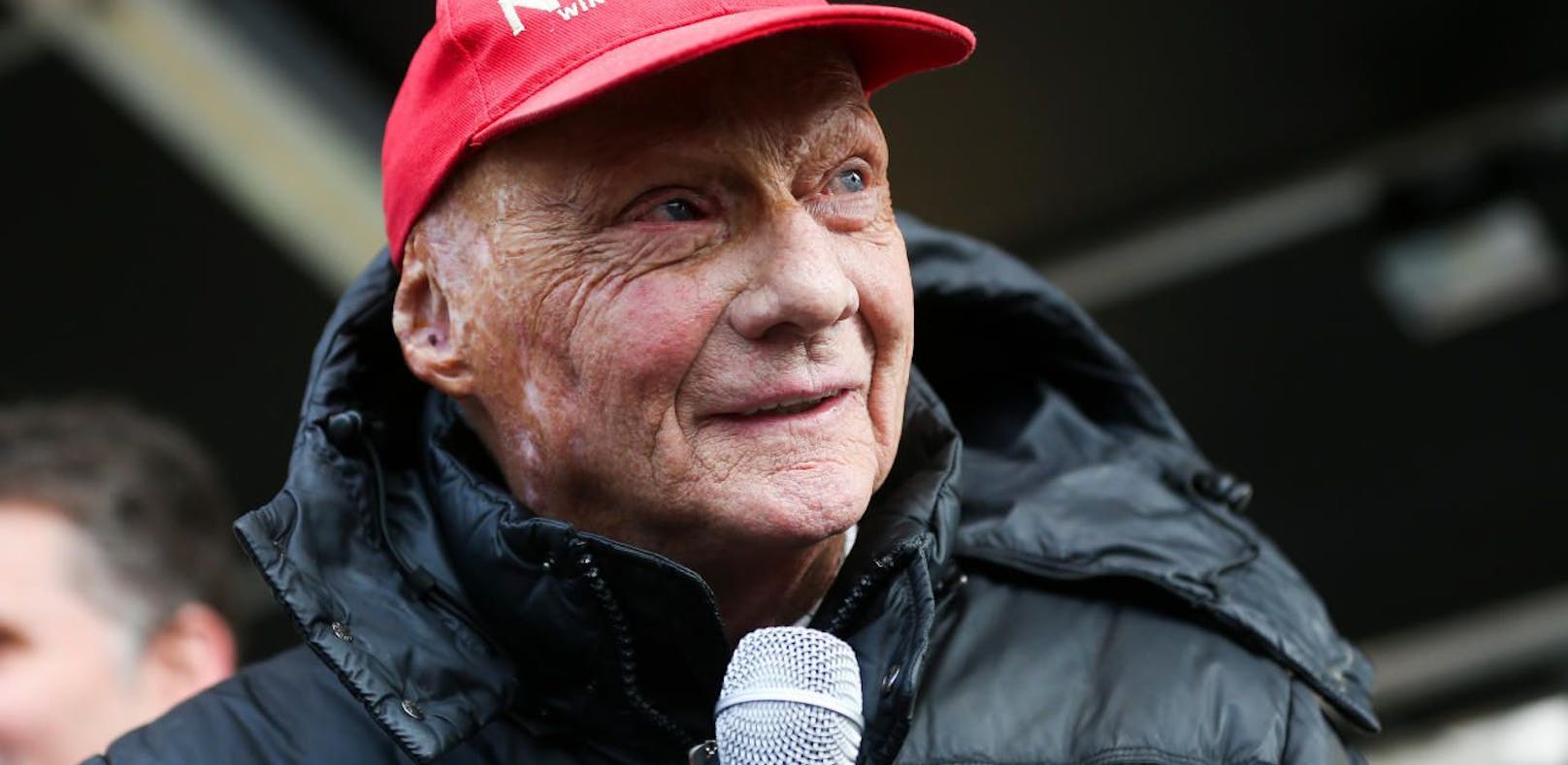 Niki Lauda singt seinen Zwillingen ein Ständchen