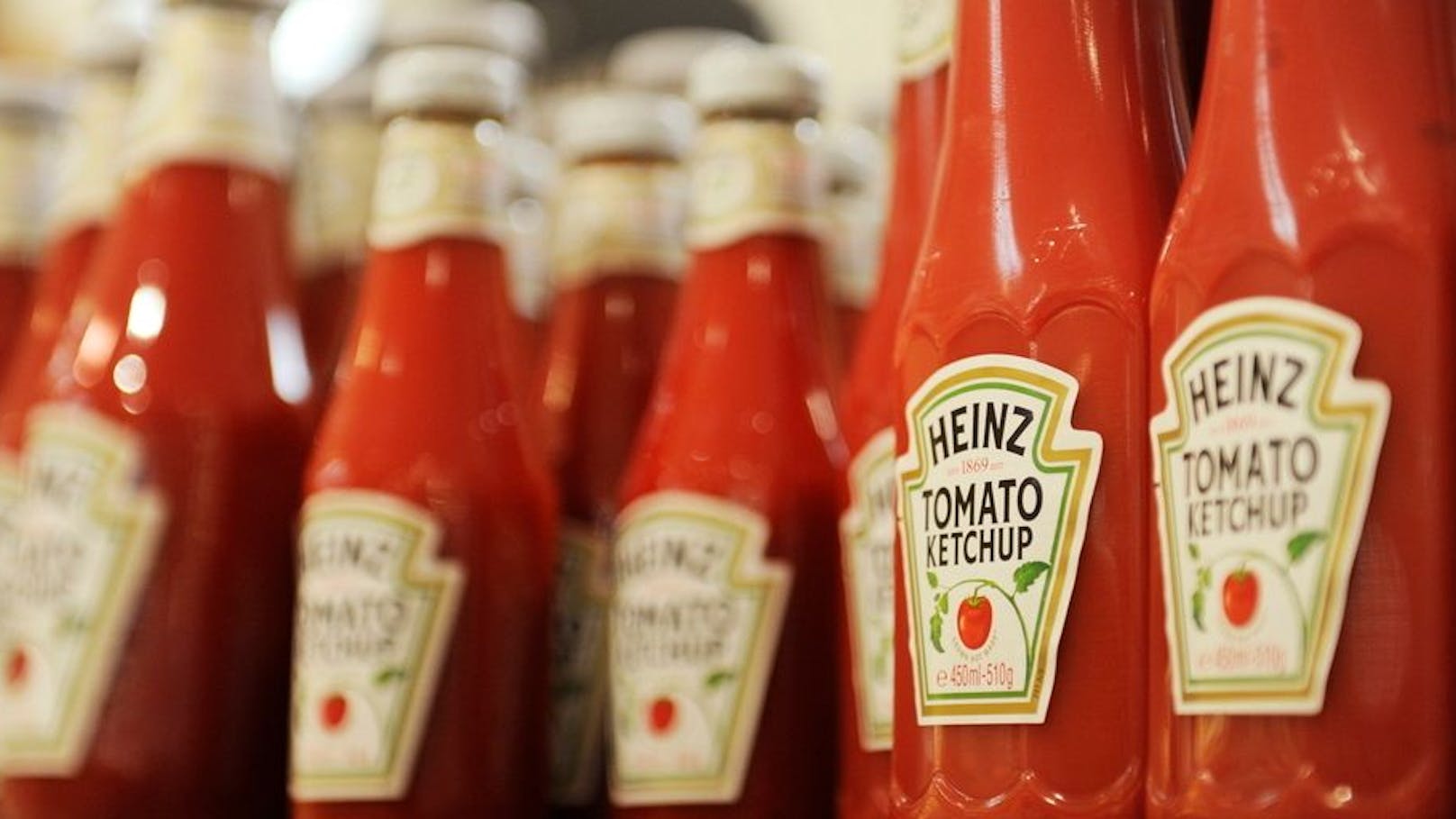 Ketchup in den Kühlschrank? – Hersteller klärt nun auf