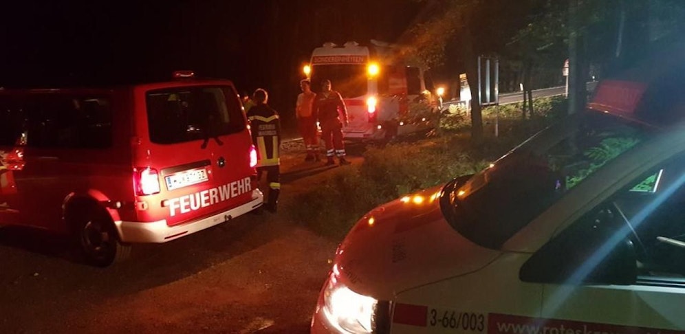 In der Dunkelheit suchten rund 100 Einsatzkräfte nach dem Mann.