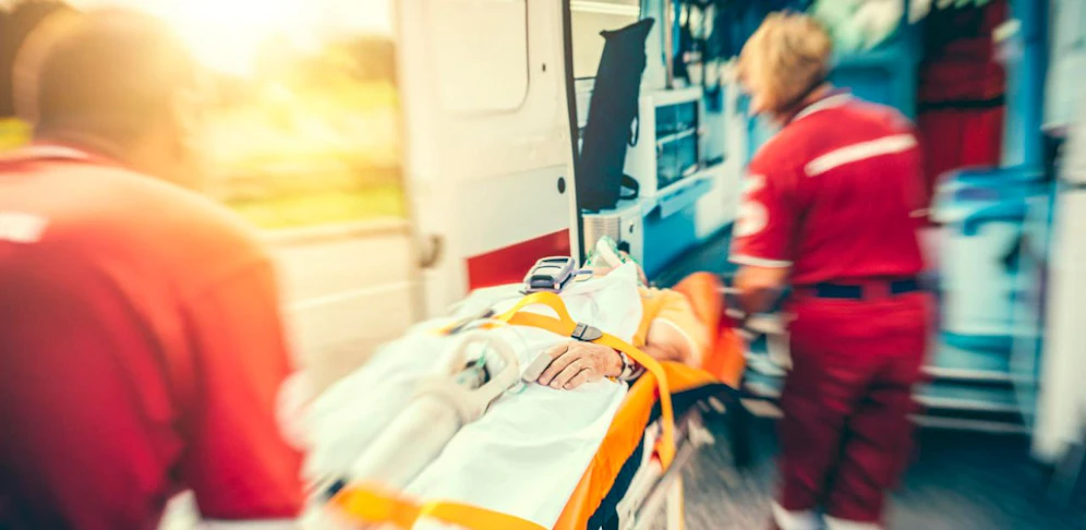 Der Teenager wurde mit der Rettung in das Krankenhaus gebracht