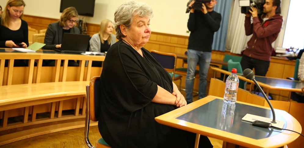 Silvia Stantejsky beim Prozessauftakt