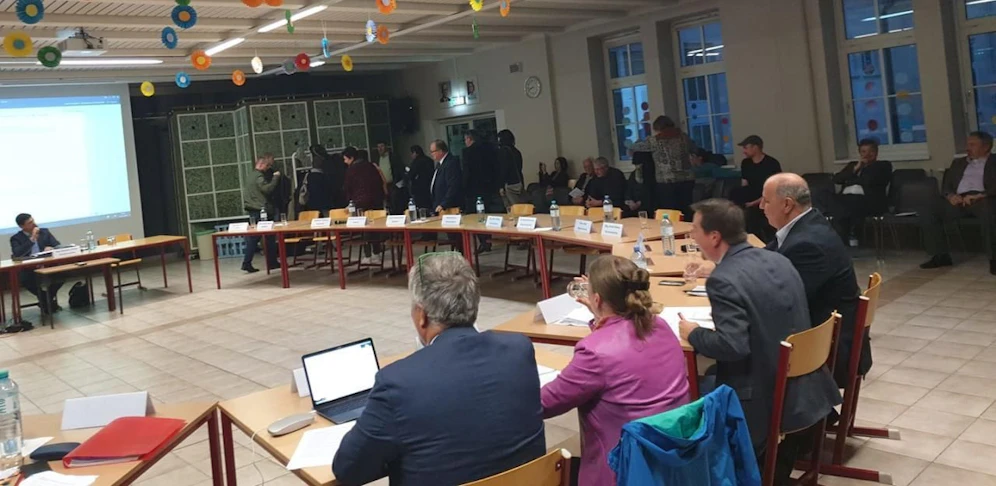 Auszug der Steindl-VP am Mittwoch in Wolkersdorf: Sitzungsabbruch.