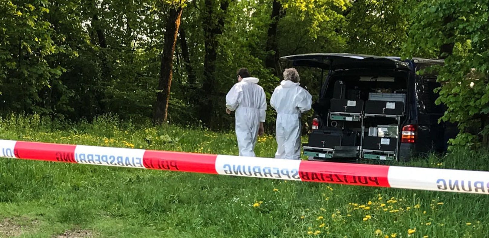 Leiche in Plastiksack hinter Sportplatz entdeckt