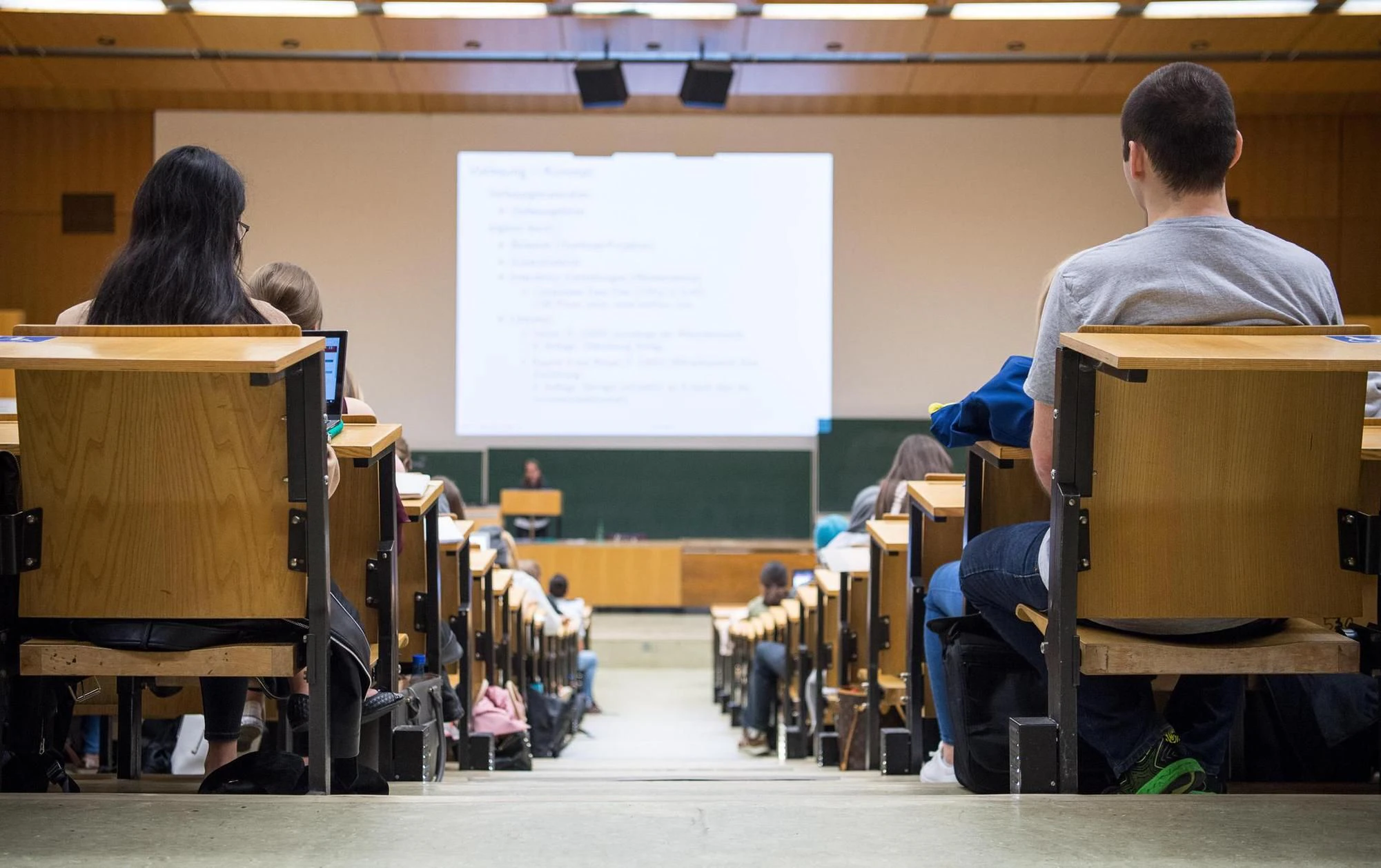 Laut Angaben der Staatsanwaltschaft habe der Verdächtige einen Anschlag auf Studentinnen geplant. Bei ihm wurde eine Schusswaffe mit Schnellfeuervorrichtung beschlagnahmt. (Archivbild)
