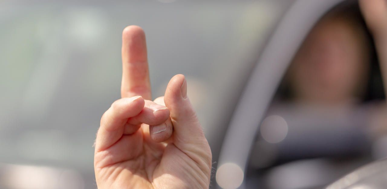 Heute.at - Lenker (51) ließ sich nicht überholen: Mann warf Dose