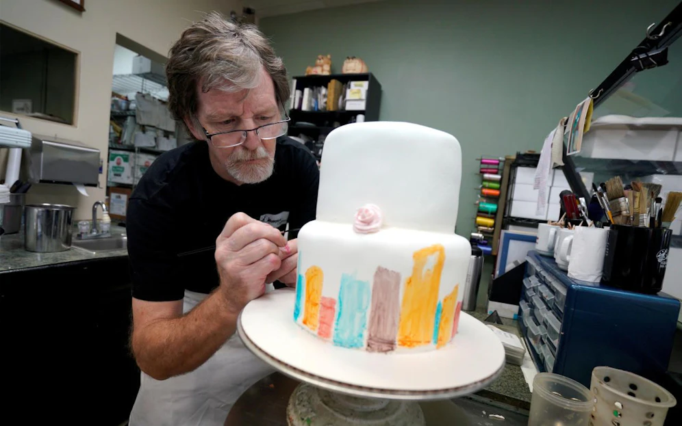Konditor Jack Phillips aus Lakewood (Colorado) verweigert Aufträge aus religiösen Gründen. So bekamen ein Homo-Paar keine Hochzeitstorte, eine Transgender-Frau keinen Geburtstagskuchen. 