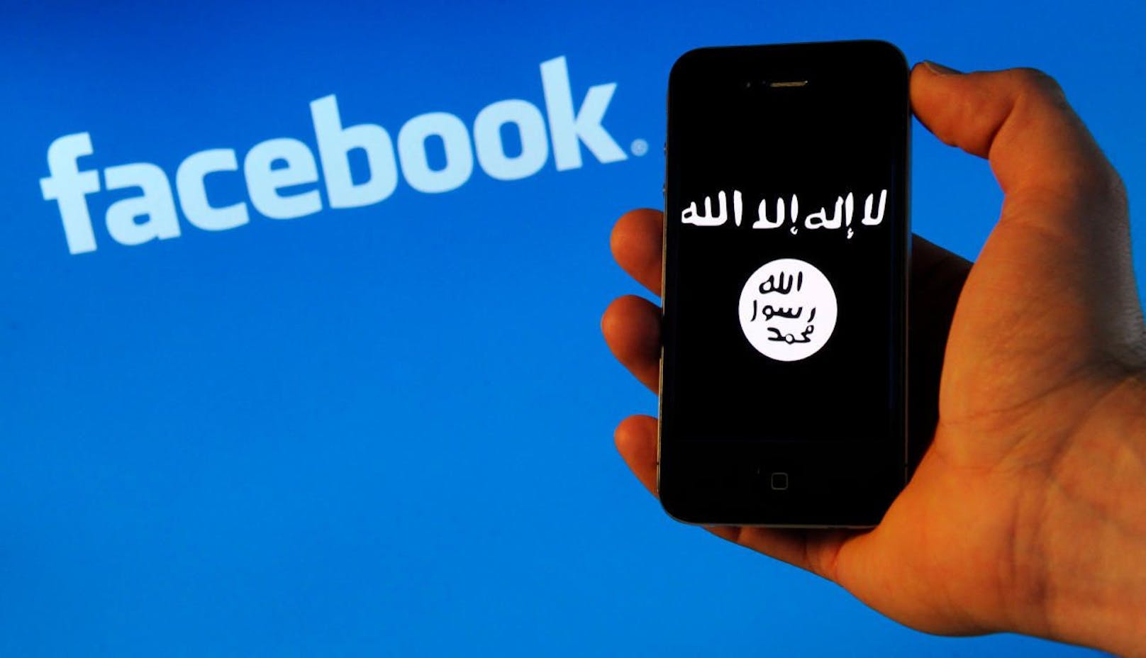 Laut einer Studie hilft Facebook unabsichtlich auch Terroristen neue Anhänger zu radikalisieren. Fotomontage.