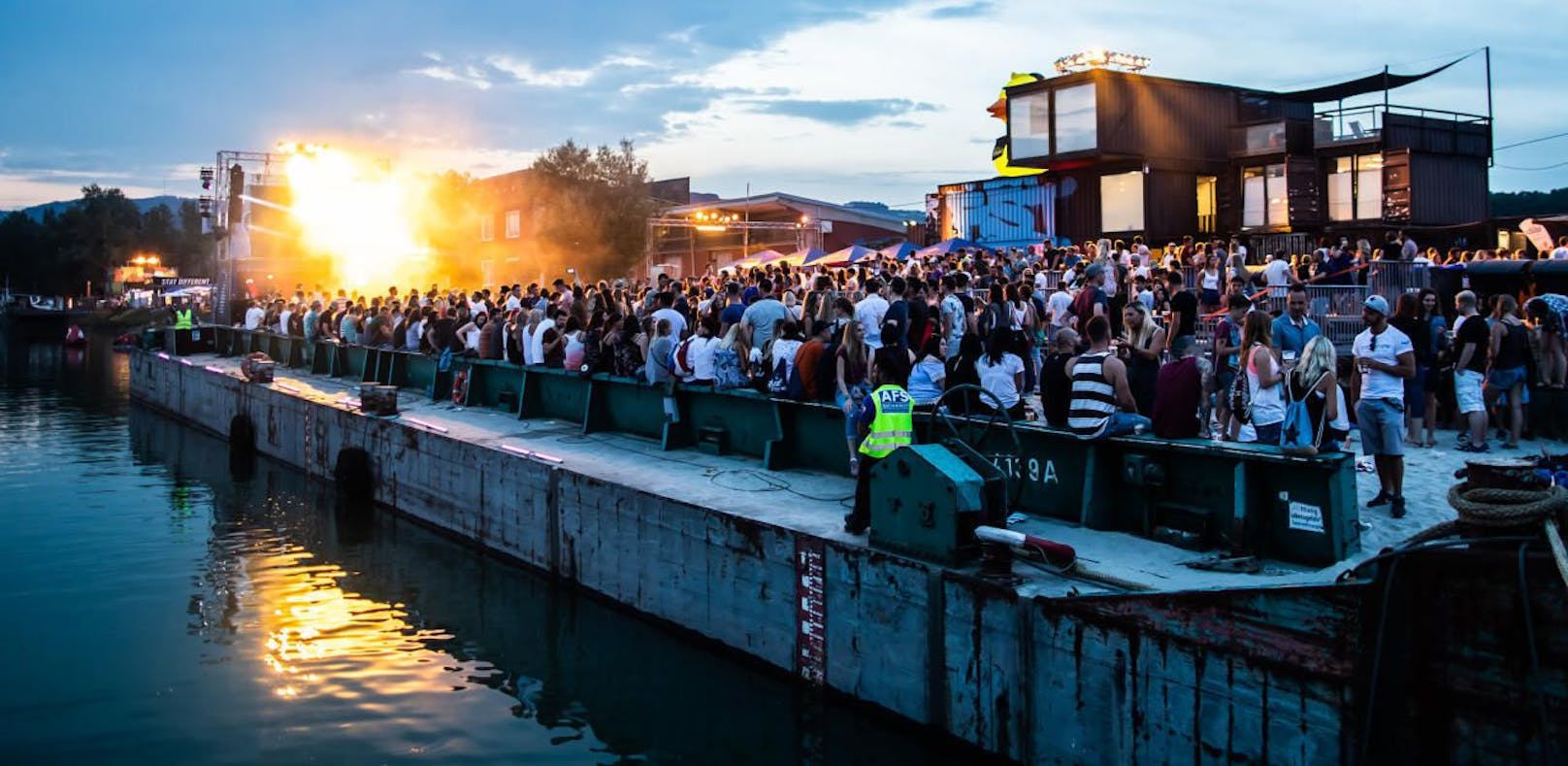 Am Linzer Hafen ist wieder Party angesagt ? bei den Bubbledays von Freitag 7.bis Samstag 8. Juni.