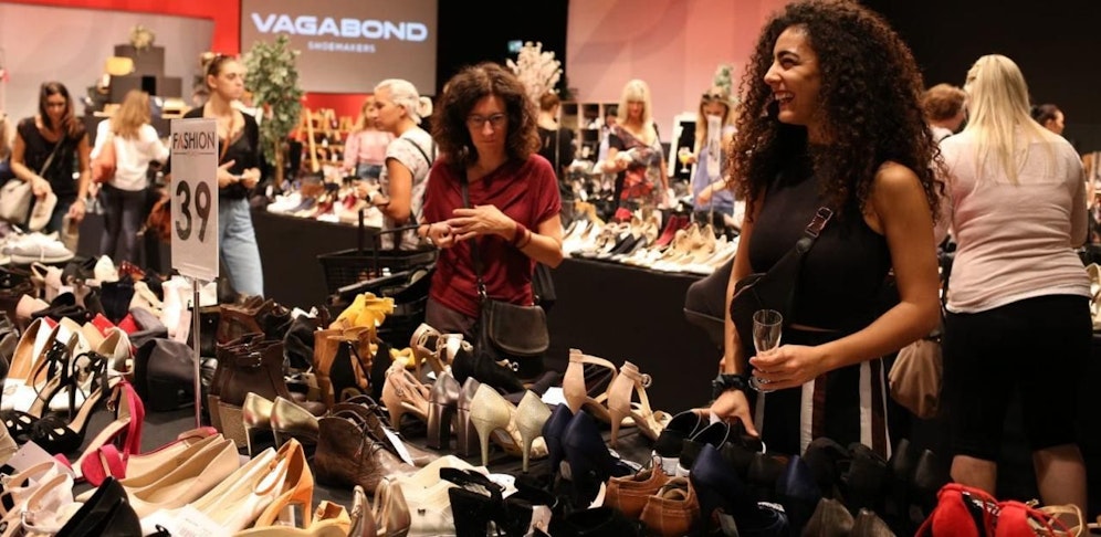 Rund 8.000 Paar Schuhe stehen zur Auswahl.