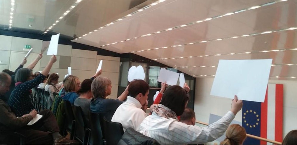 Auf den Zuschauerrängen im Linzer Gemeinderat kam es wieder zu Protesten.