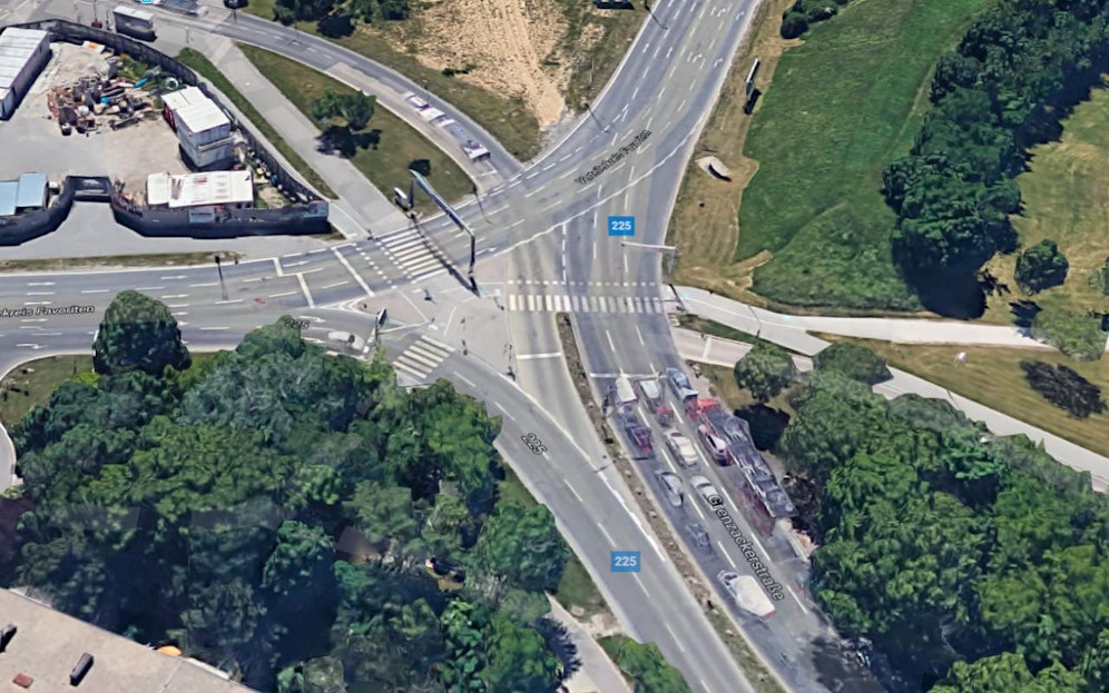 Zufahrt des Verteilerkreises Favoriten in die Grenzacker Straße.